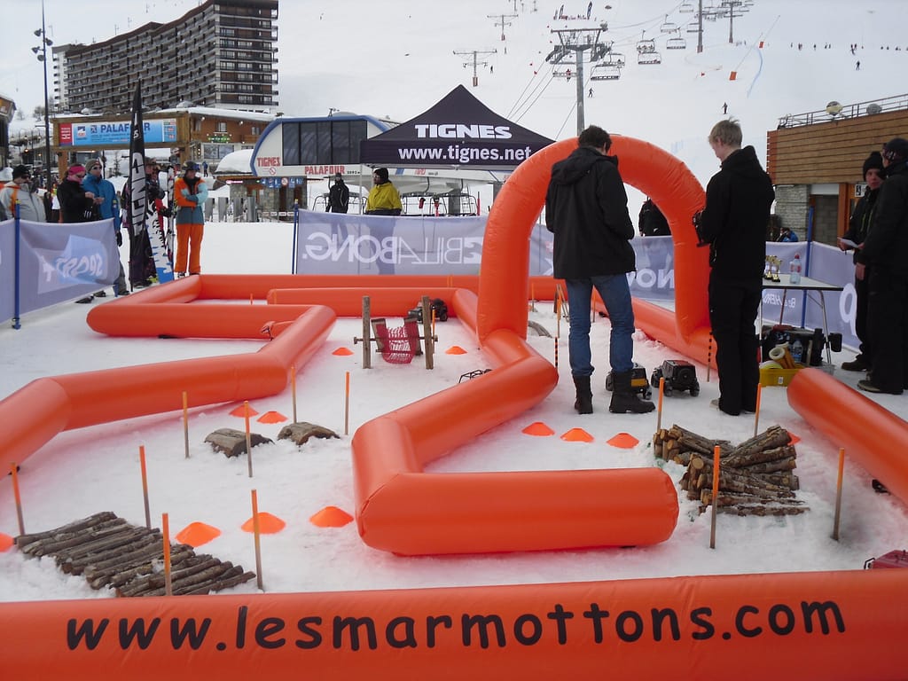 Terrains de sports gonflables parcours pour enfants les marmottons
